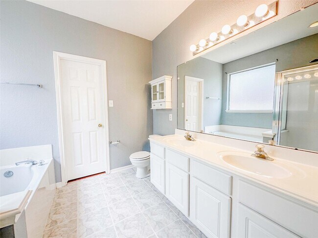 Building Photo - 14627 Cypress Cottage Ct