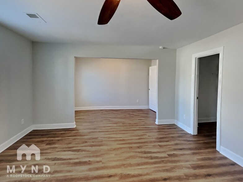 Building Photo - 1212 Silver Farm Rd