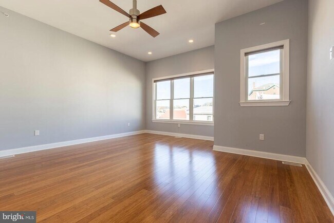 Building Photo - 153 Levering St