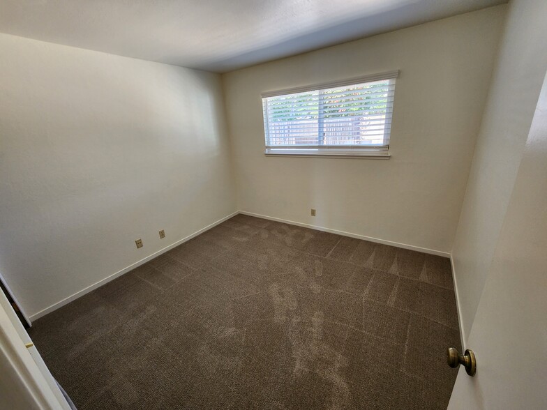 Rear bedroom - 1931 De Vaca Way