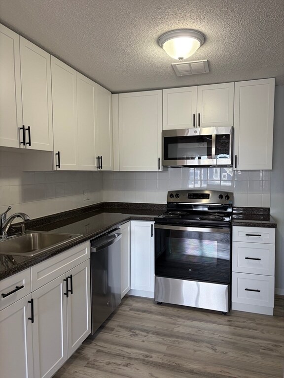 Primary Photo - 685 Moody St