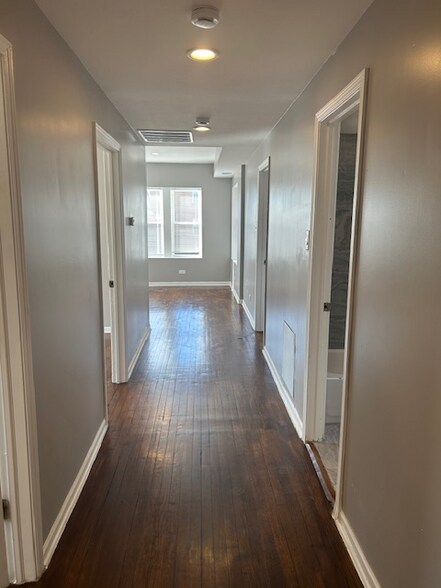 Building Photo - 6016 W Wabansia Ave