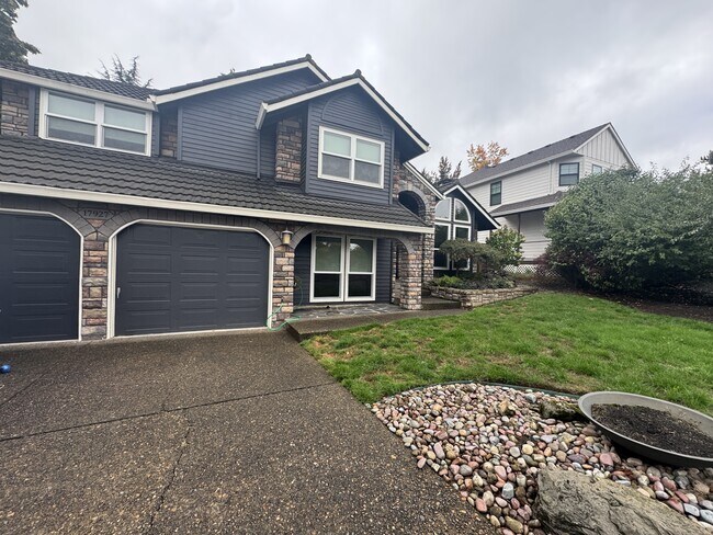 Building Photo - 17927 Ridge Lake Dr