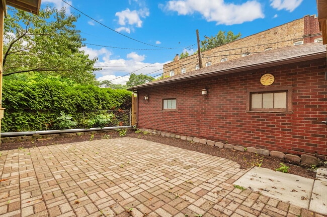 Building Photo - 1701 Dempster St