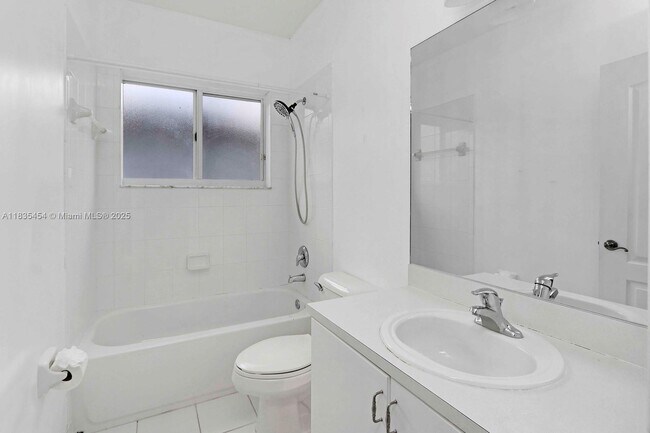 Building Photo - 1909 SE 22nd Ct