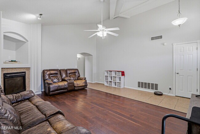 Building Photo - 3828 Tierra Aurora Dr