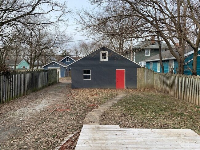 Building Photo - PENDING-Charming & Updated Bungalow in SoBro!