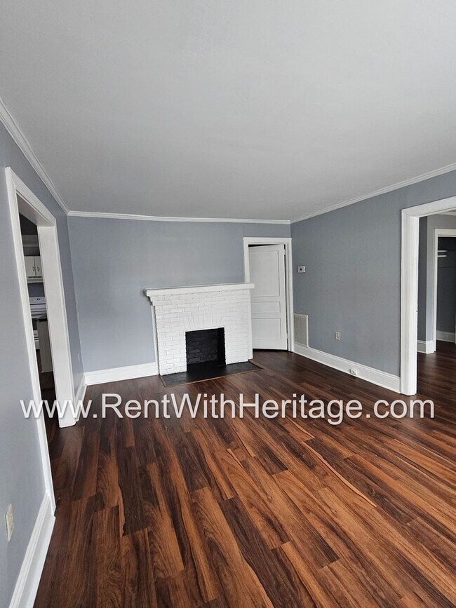 Building Photo - GORGEOUS HISTORICAL APARTMENT HOME / TOTALLY UPGRADED INTERIOR / CLOSE TO EVERYTHING!