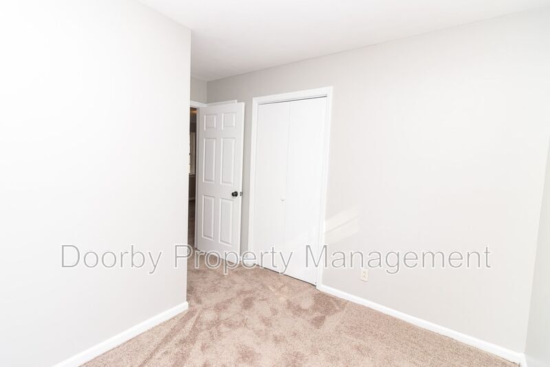 Building Photo - 6619 Fairview Rd