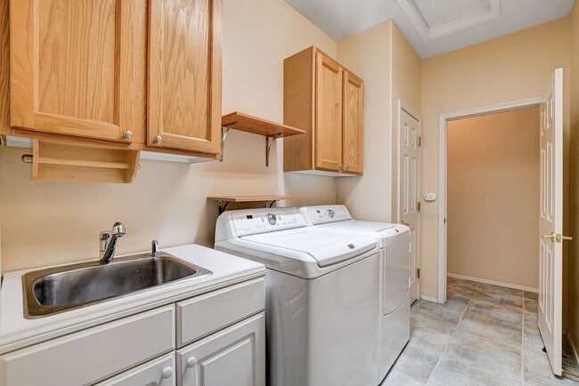 Building Photo - 55+ Age Restricted in Henderson - Zero Carpet