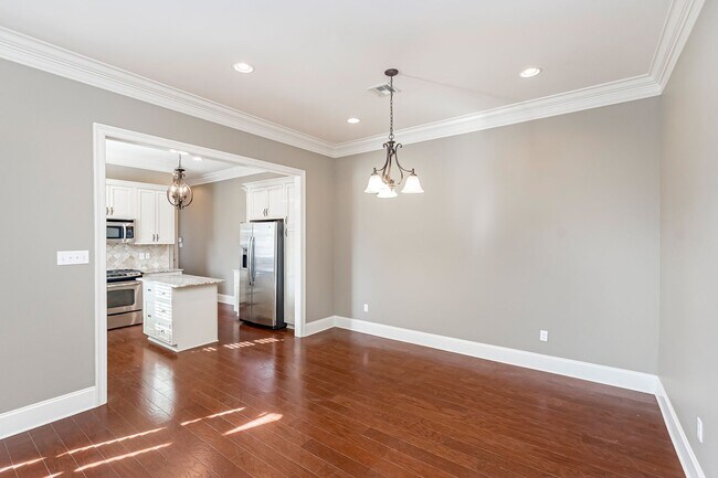 Building Photo - 3 Bedroom Townhome Available Now Near Old Goodwood!