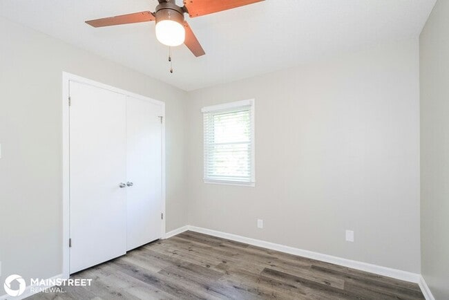 Building Photo - 7215 Crenata Dr