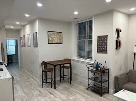 Building Photo - 2556 University Pl NW