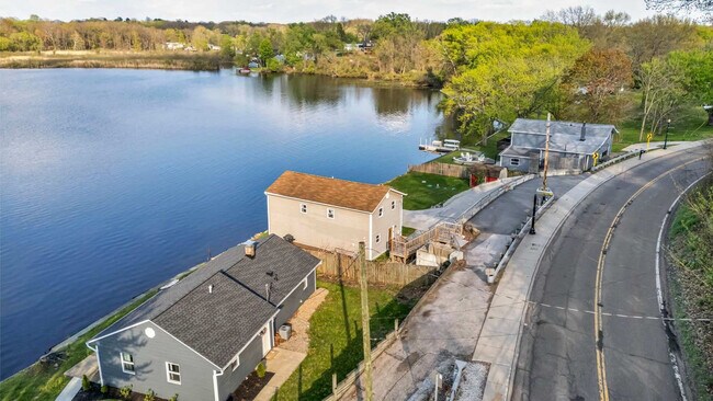 Building Photo - 829 Portage Lakes Drive