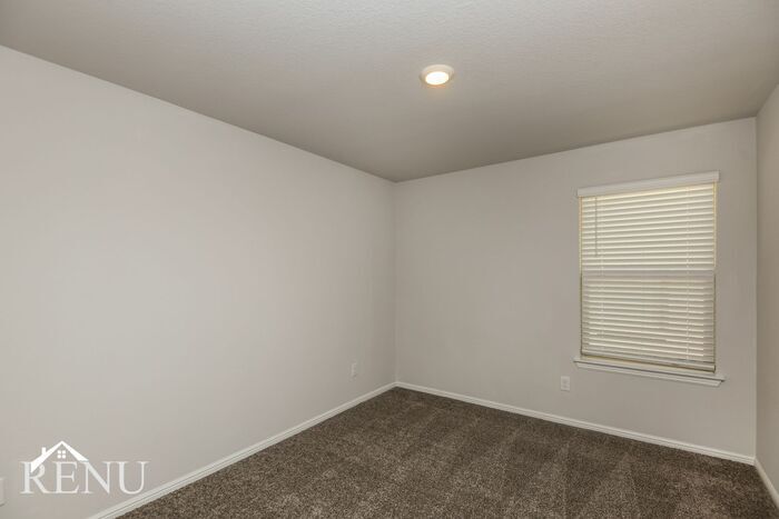 Building Photo - 16428 Marinette Ct
