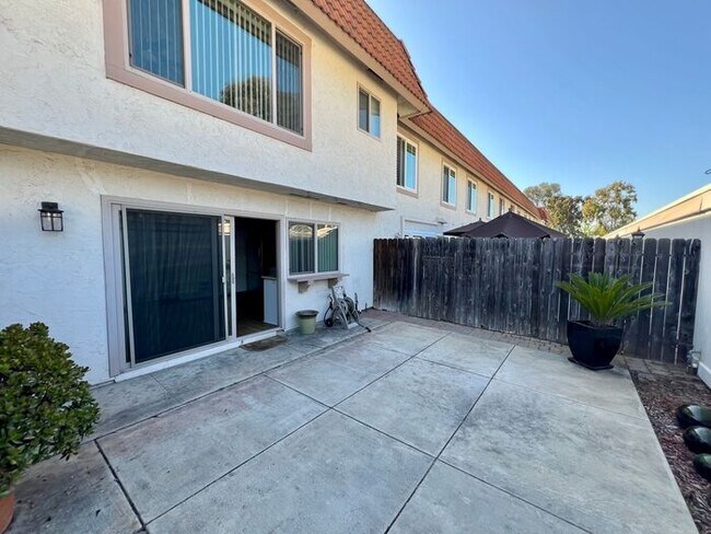 Building Photo - Spacious 4 BR/2.5 BA Townhouse in Carlsbad...