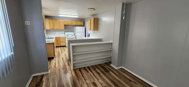 Building Photo - ALL PROSPECTIVE TENANTS MUST SUBMIT A $58 ...