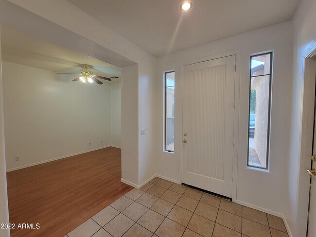 Building Photo - 958 E Scorpio Pl