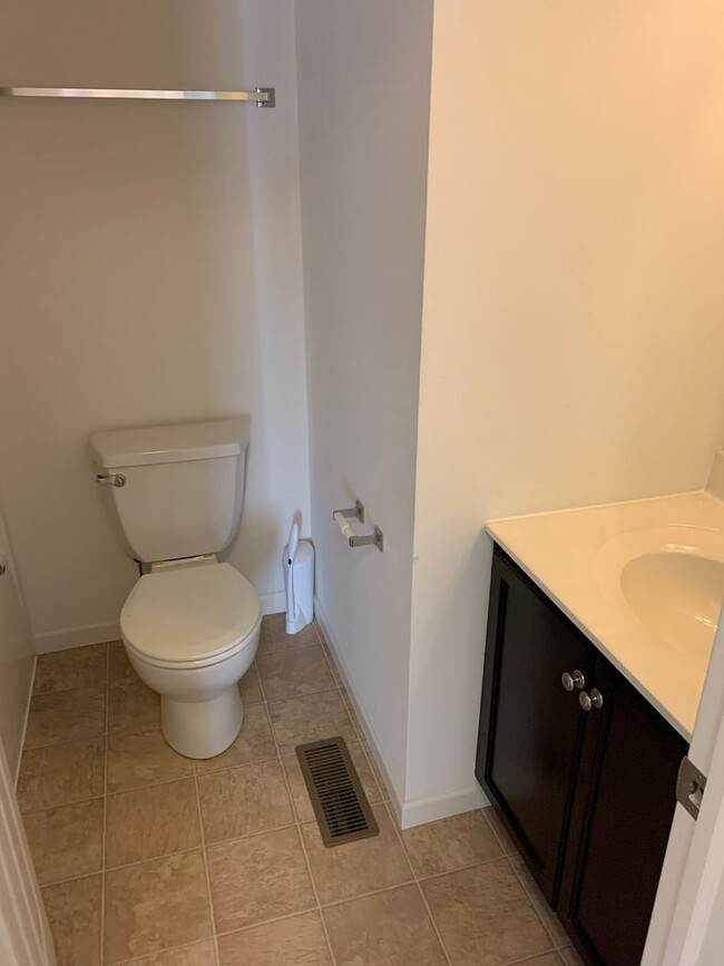 Building Photo - Spacious townhome located in The Gates ava...