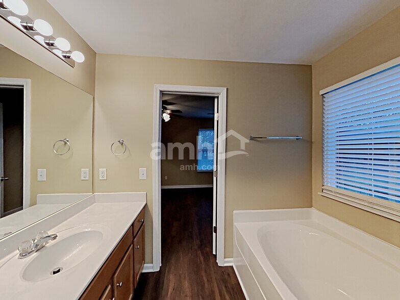 Building Photo - 3139 Aidan Ln