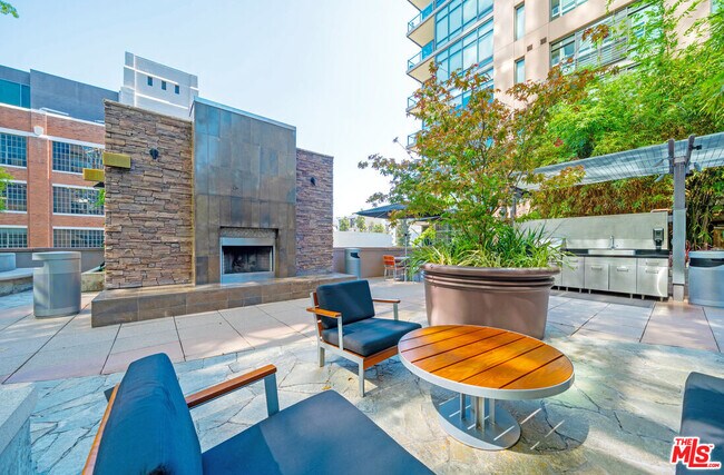 Building Photo - 1111 S Grand Ave