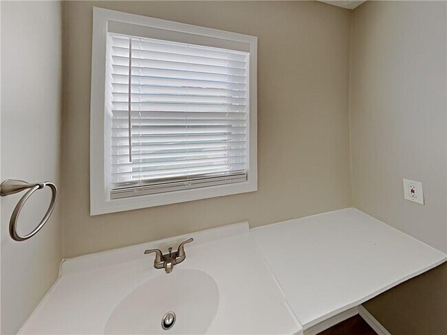 Building Photo - 411 River Point Dr