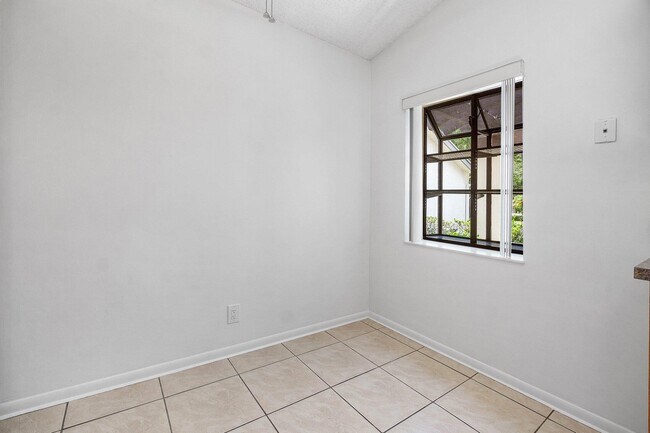 Building Photo - 4932 Boxwood Cir