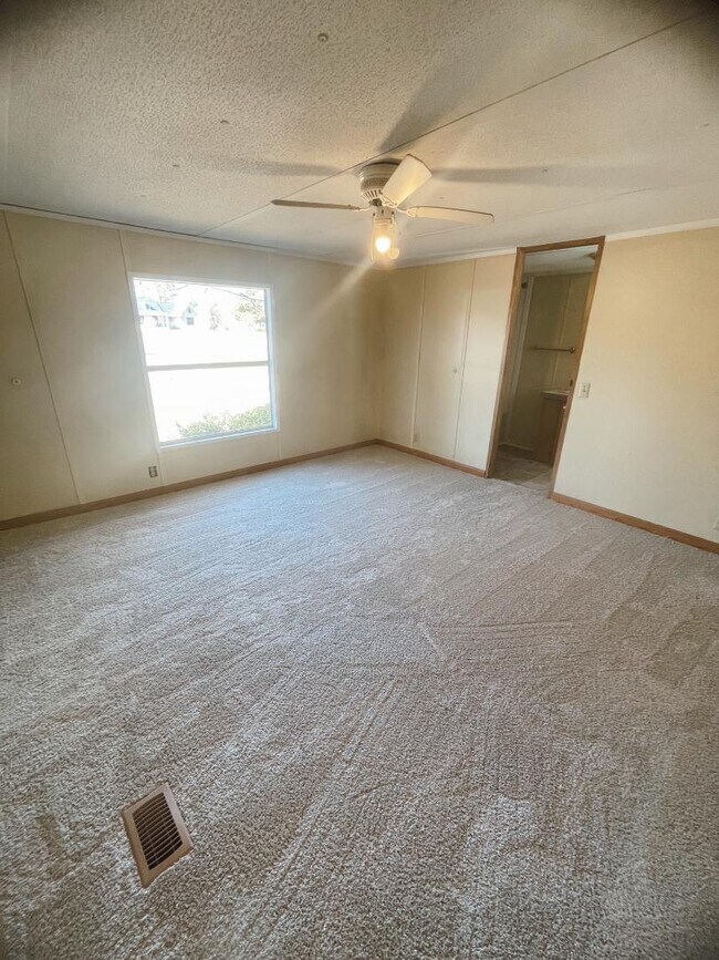 Building Photo - 1035 Haws Run Rd