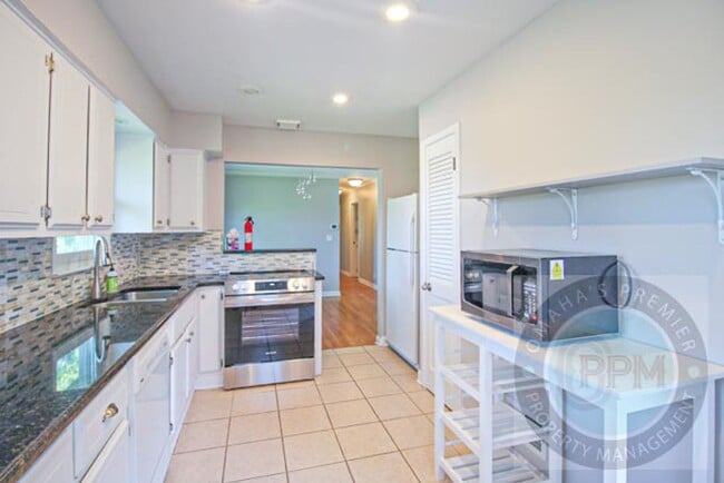 Building Photo - Move In Special  $600.00 off the Deposit!!...