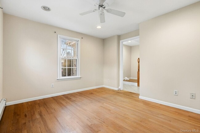 Building Photo - 983 Warren Ave