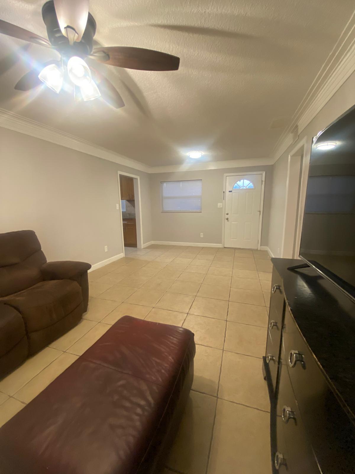 Building Photo - 9 Areca Dr