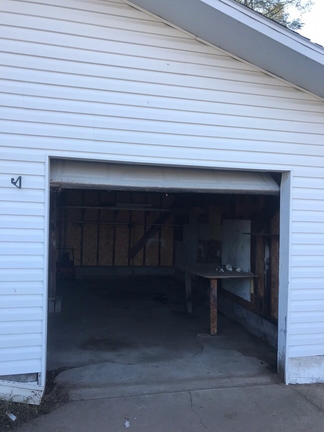 Building Photo - Keith St.