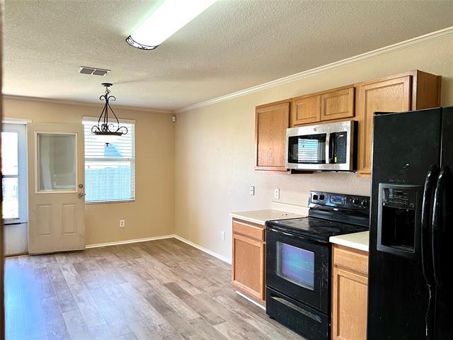 Building Photo - 2906 Lake Vista Dr