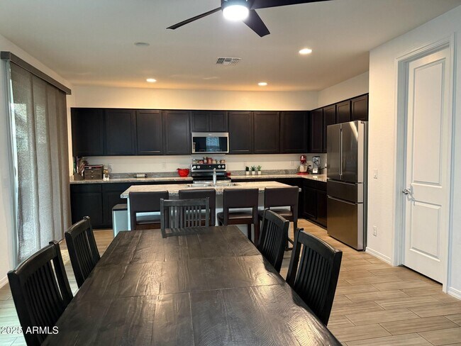 Building Photo - 9313 E Static Ave