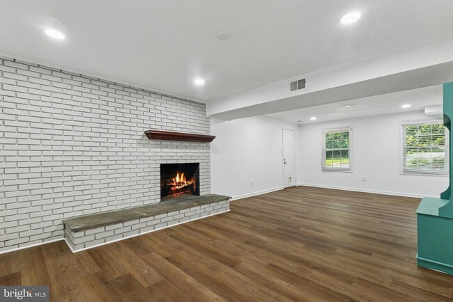 Building Photo - 8326 Briar Creek Dr