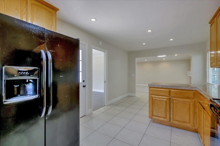 Building Photo - 6738 Tannahill Dr