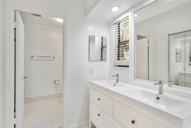 Building Photo - 3118 Kingswood Terrace