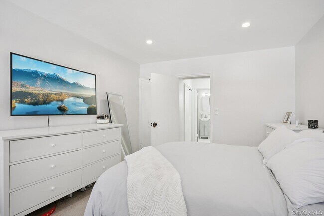 Building Photo - 23 Lawrence Dr