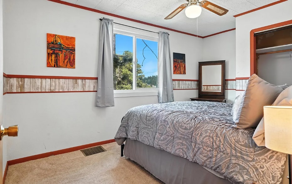 Building Photo - 212 May St