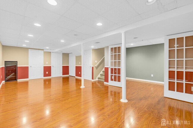 Building Photo - 356 Hawthorne Rd