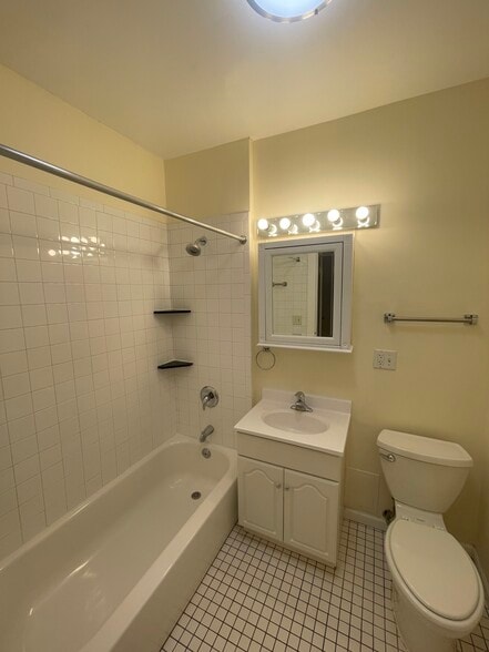 Building Photo - 5120 N Kenmore Ave