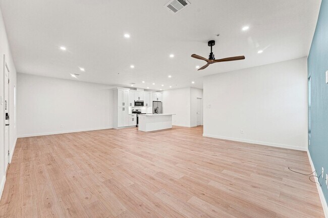 Building Photo - 1325 35th St