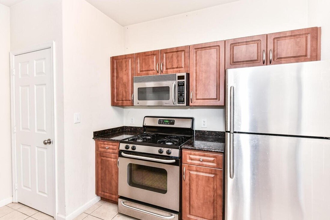 Building Photo - 12913 Centre Park Cir