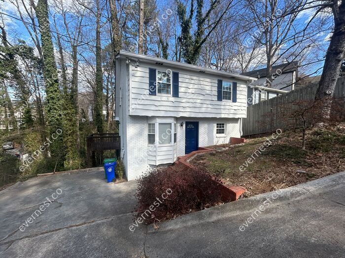 Building Photo - 2771 Skyland Dr NE