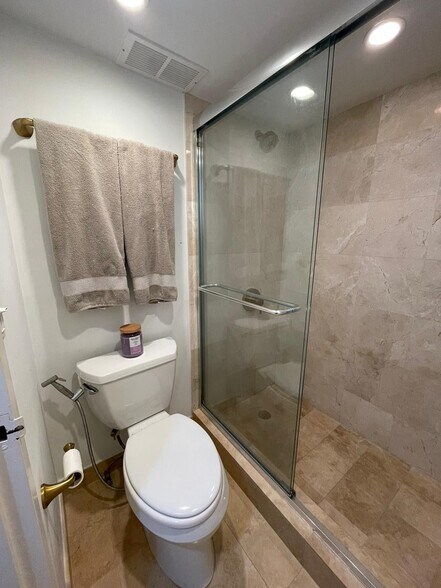 Building Photo - 2333 Brickell Ave