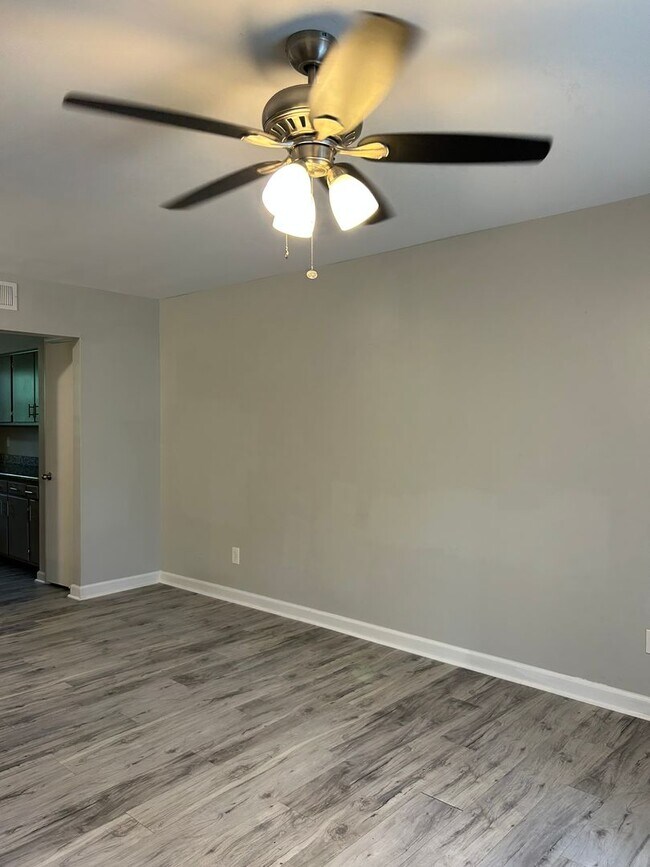 Building Photo - 815 Poindexter Ave