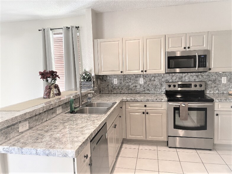 Building Photo - 14300 SW 159th Pl