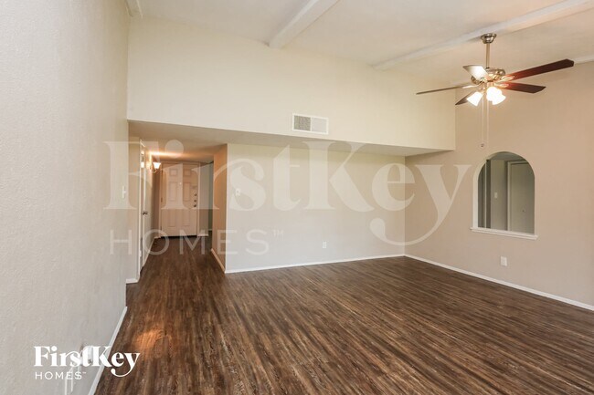 Building Photo - 1316 Royal Oak Dr