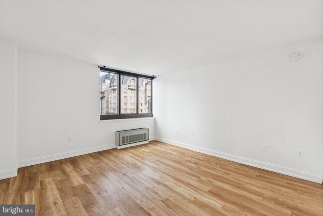 Building Photo - 1420 Locust St