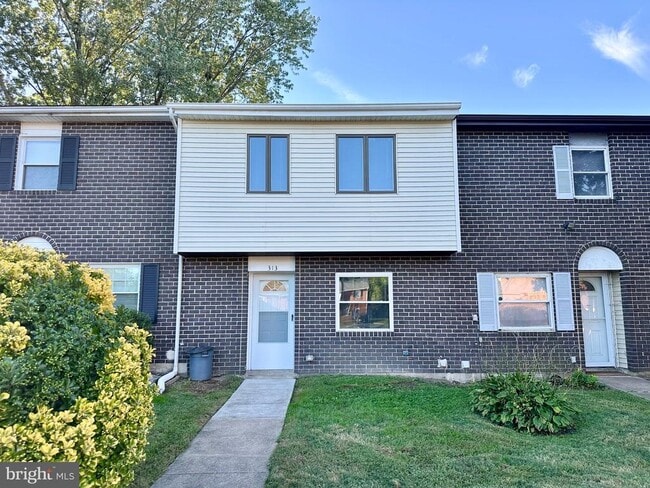 Building Photo - 313 Sweet Briar Ct